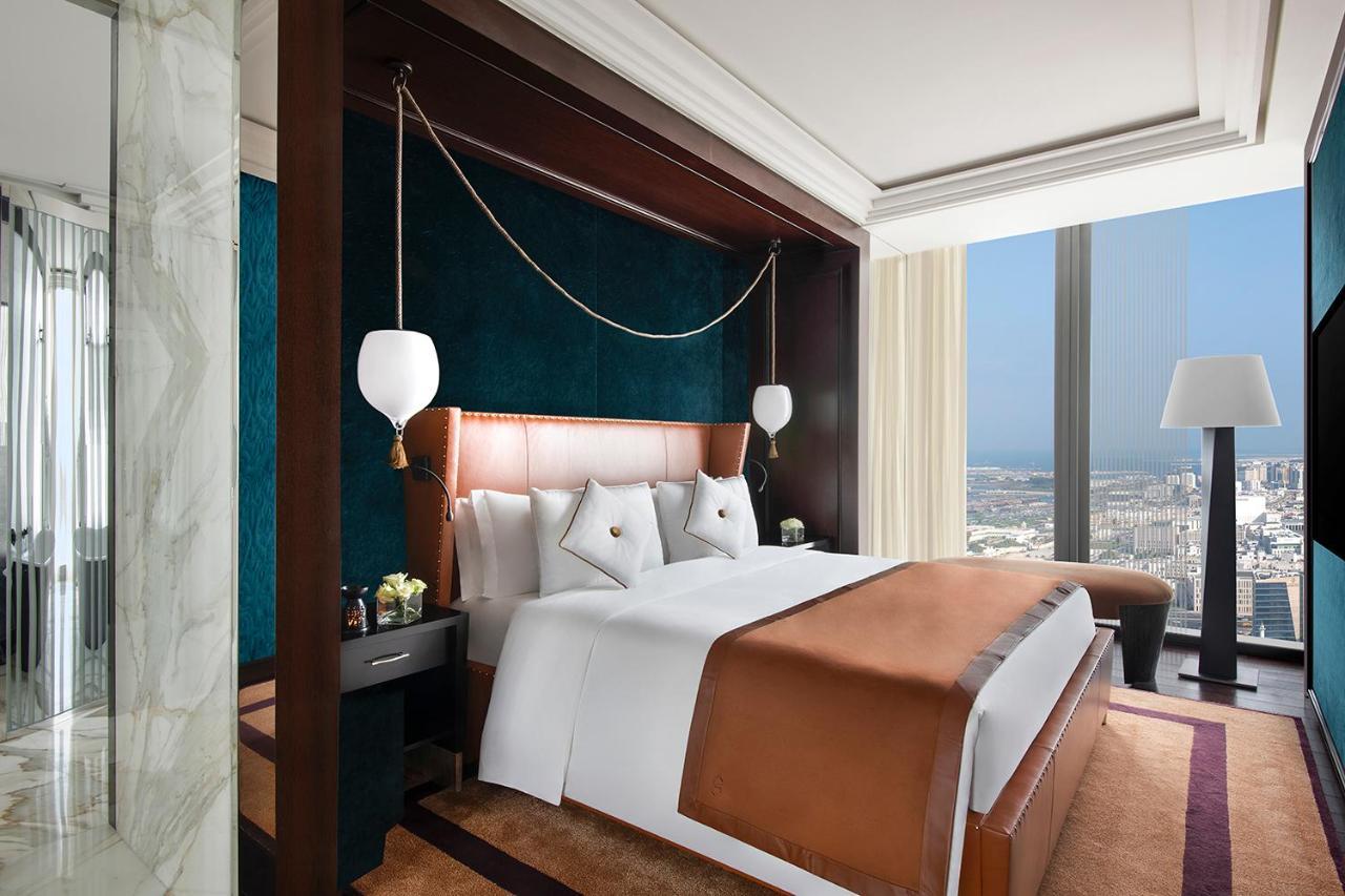 Banyan Tree Doha At La Cigale Mushaireb المظهر الخارجي الصورة A bedroom at the Ritz-Carlton, DIFC