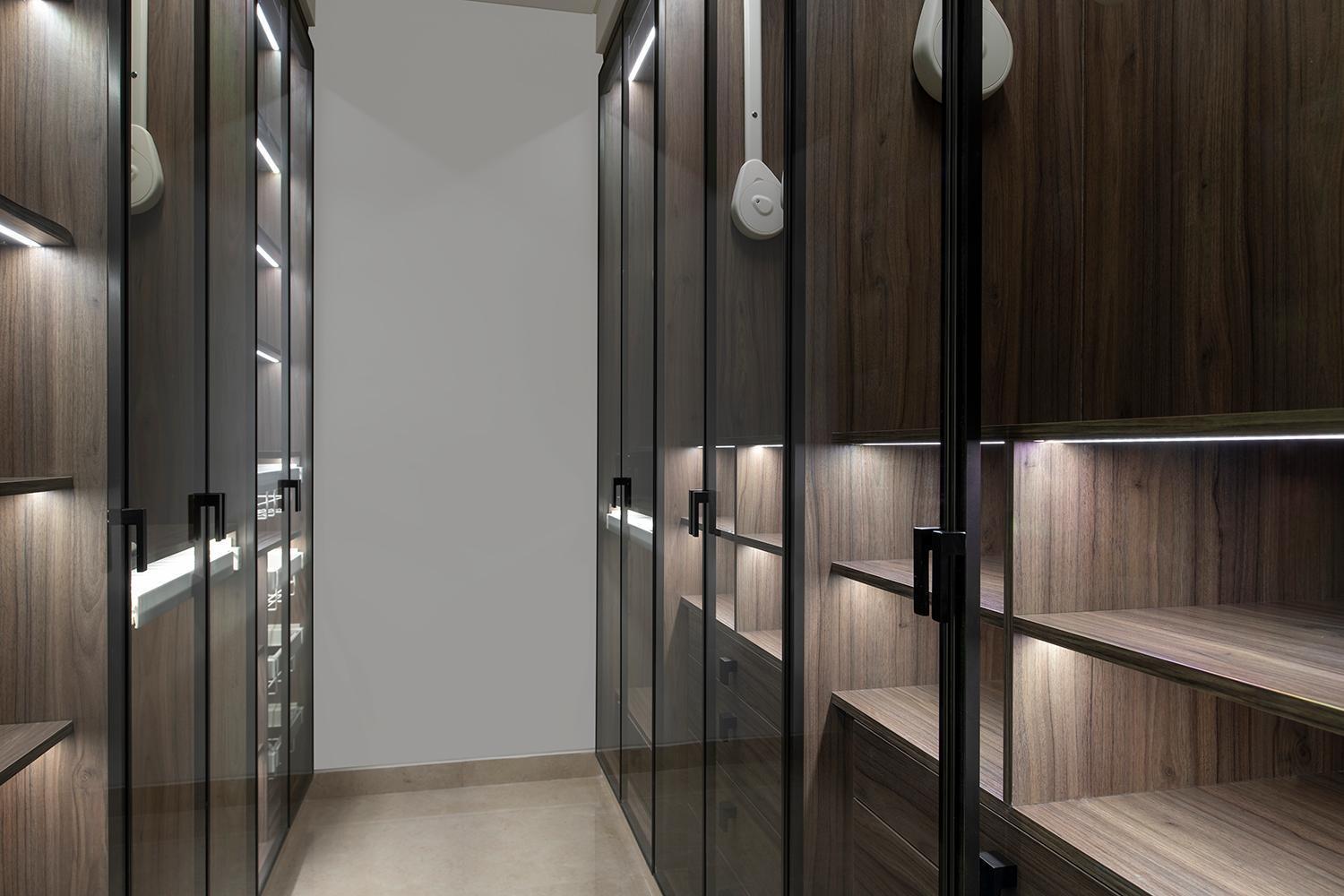 Banyan Tree Doha At La Cigale Mushaireb الغرفة الصورة A walk-in closet