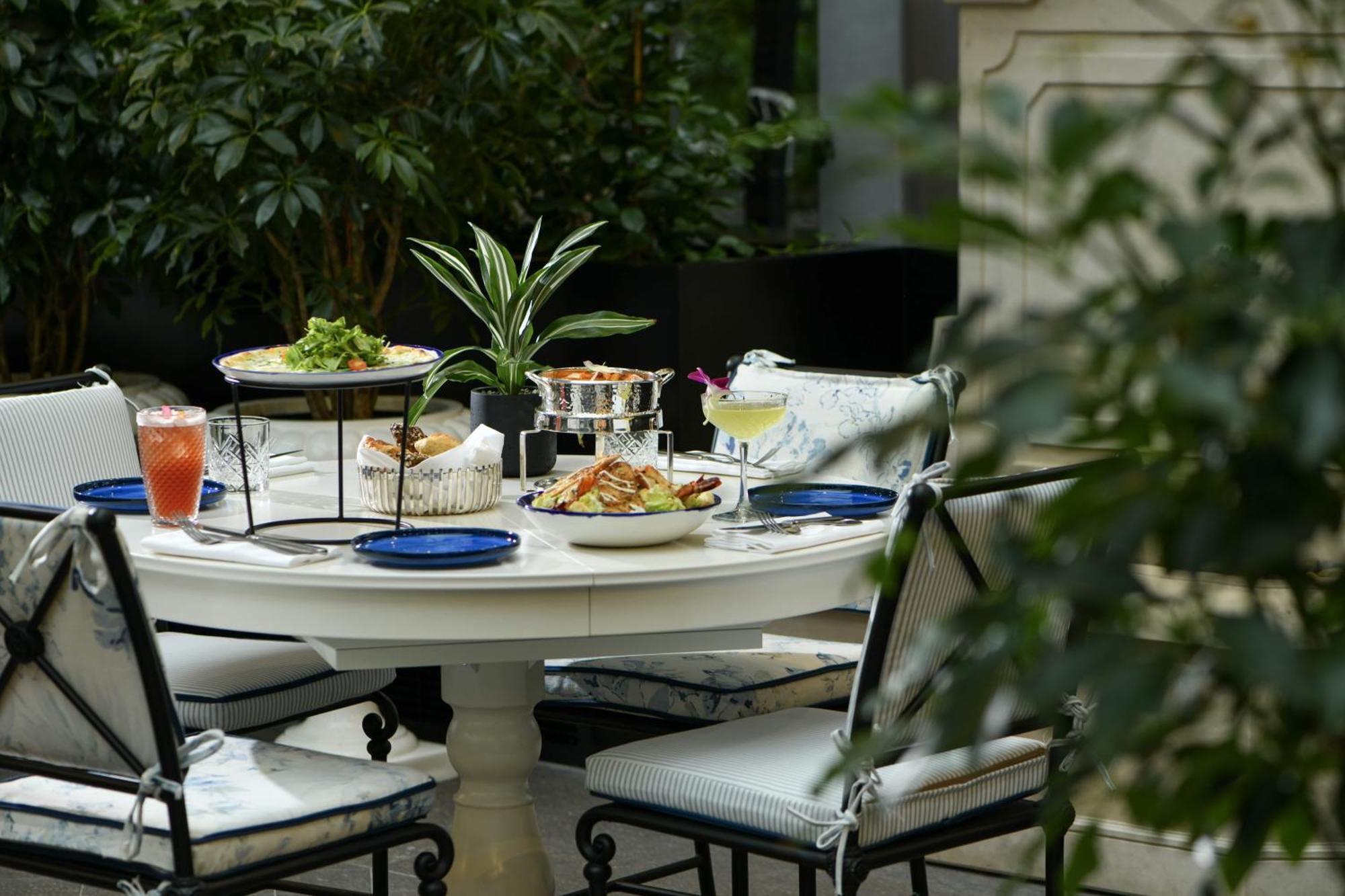 Banyan Tree Doha At La Cigale Mushaireb المظهر الخارجي الصورة A table set for afternoon tea at the Mandarin Oriental, Paris